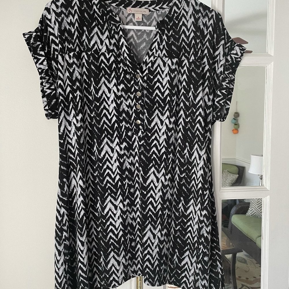 Women's Black & White V Neck blouse